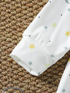 SHEIN Vintaside Kids قطعتان جمبسوت طويلة الأكمام مع قدم للأطفال الرضع الذكور مع إغلاق بأزرار، بلون أخضر نعناعي وعاجي مطبوع بالنجوم والقمر