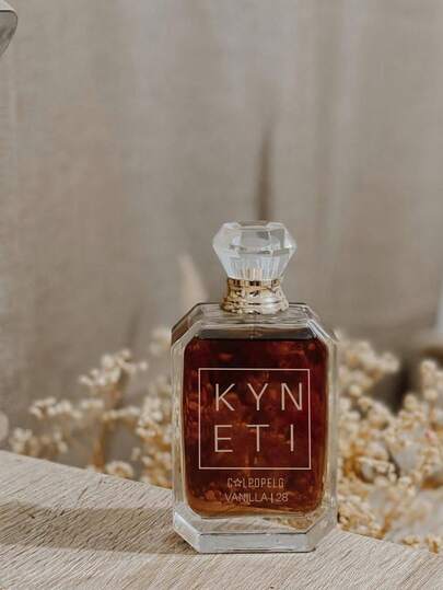 100 مل رذاذ عطري بعطر الفانيليا، 28 رشة، ضروري للعطلات، عطر منزلي بدون لهب، منعش هواء محمول للاستمتاع برائحة لذيذة في أي وقت، مزيل روائح معزز للجاذبية بعطر طويل الأمد، مناسب لجميع المناسبات، خيار هدية مثالي. هدية عيد الهالوين، هدية عيد الميلاد