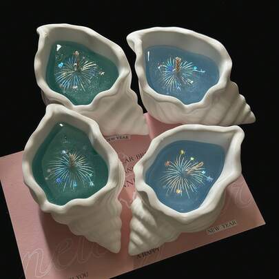 1 علبة شموع معطرة بتصميم على شكل قوقعة وسماء مرصعة بالنجوم (طراز بحري إبداعي): تتميز بتصميم على شكل قوقعة وسماء مرصعة بالنجوم، برائحة طبيعية منعشة. مناسبة لمساعدة النوم في غرفة النوم، وخلق جو استرخائي في الحمام، وديكور مقهى بموضوع بحري، وديكور فريد للإقام