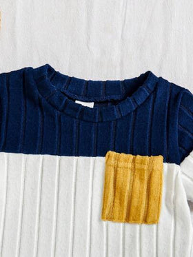 SHEIN Vintaside Kids مجموعة ملابس علوية ذو ألوان متباينة وبنطلون أزرق للأطفال/الأولاد الرضع، ملابس مريحة وعملية للمناسبات الصيفية