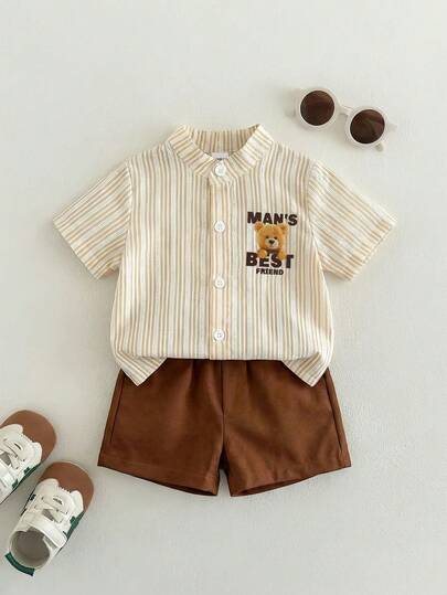 SHEIN Playful Pals مجموعة ملابس للرضع والأطفال الصغار، من 6 أشهر إلى 3 سنوات، للأولاد والبنات، قميص أكمام قصيرة مطبوع بنقشة الدب المخطط باللون البيج + شورت كاجوال بخصر مطاطي، مجموعة ملابس صيفية عادية، قطعتان