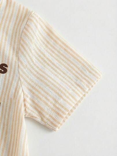 SHEIN Playful Pals مجموعة ملابس للرضع والأطفال الصغار، من 6 أشهر إلى 3 سنوات، للأولاد والبنات، قميص أكمام قصيرة مطبوع بنقشة الدب المخطط باللون البيج + شورت كاجوال بخصر مطاطي، مجموعة ملابس صيفية عادية، قطعتان