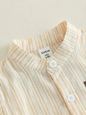 SHEIN Playful Pals مجموعة ملابس للرضع والأطفال الصغار، من 6 أشهر إلى 3 سنوات، للأولاد والبنات، قميص أكمام قصيرة مطبوع بنقشة الدب المخطط باللون البيج + شورت كاجوال بخصر مطاطي، مجموعة ملابس صيفية عادية، قطعتان