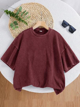 SHEIN قميص تريكو بياقة طاقم وأكمام قصيرة مناسب للأولاد المراهقين، بتصميم فضفاض وألوان مغسولة، مناسب للمدرسة والحديقة والشاطئ وأعياد الميلاد في الربيع والصيف والخريف والشتاء