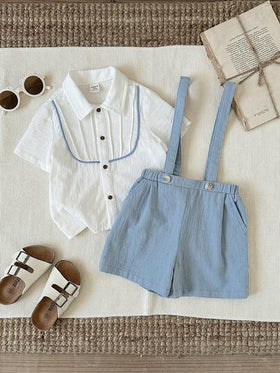 SHEIN مجموعة قميص أكمام قصيرة بيضاء وشورت أزرق بحمالات للأطفال الرضع الصبيان، طراز راقي، بدلة رسمية، مناسبة للعطلات والمناسبات الخاصة كالمعمودية وعيد الميلاد الأول وحفلات استقبال المولود الجديد وحفلات الزفاف، مناسبة للأطفال الصغار في حفلات الزفاف، قطعتان