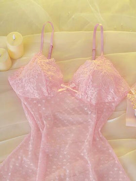 DelicateAllure ثوب نوم شبكي رومانسي، تنورة شبكية قصيرة على شكل قلب، ملابس داخلية شفافة مثيرة، ملابس نوم للنساء في عيد الحب