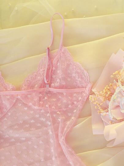 DelicateAllure ثوب نوم شبكي رومانسي، تنورة شبكية قصيرة على شكل قلب، ملابس داخلية شفافة مثيرة، ملابس نوم للنساء في عيد الحب