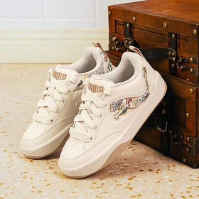 Puma حذاء رياضي Park Lifestyle OG Graffiti للرجال والنساء، مريح وسهل الارتداء للتنقل اليومي، حذاء كاجوال، حذاء رياضي خارجي 405257-01