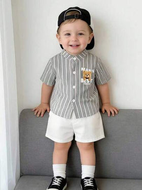 SHEIN Playful Pals مجموعة ملابس للرضع والأطفال الصغار، بنات/أولاد مشتركة من 6 أشهر إلى 3 سنوات، قميص أكمام قصيرة بنقشة الدب مخطط باللونين الأسود والأبيض + شورت أبيض ذو خصر مطاطي، طقم صيفي عادي، قطعتان