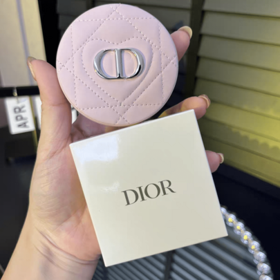 Dior مرآة مكياج مدمجة بشكل قلب مرصعة بألماس وردي، بطراز موضة Y2K، محمولة وقابلة للطي، مناسبة للمكياج في المكتب، وحفلات الشاي مع الصديقات، وهدايا المناسبات