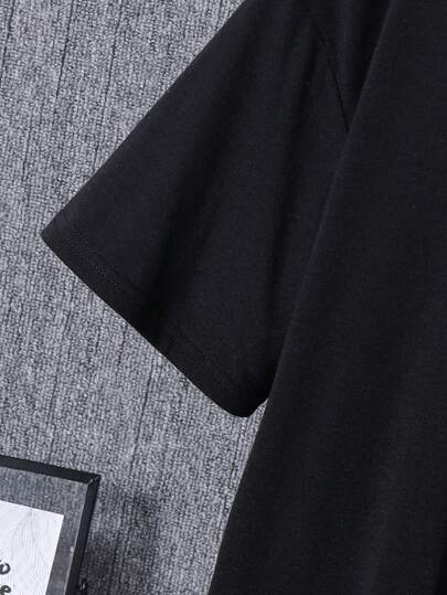 SHEIN قميص تي شيرت بأكمام قصيرة مطبوع عليه رسم رائد فضاء وحروف مناسب للارتداء في الربيع والصيف، للاستخدام اليومي، للرياضة، للخروجات، للمدرسة، للحفلات، للمناسبات، للتصوير الفوتوغرافي