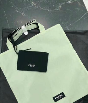 Prada حقيبة يد كبيرة وردية مجموعة حقيبة مكياج للسفر مع جيب أسود قابل للفصل لتخزين مريح