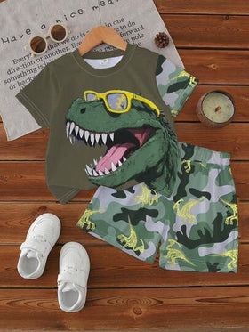SHEIN Playful Pals طقم أطفال صبية كاجوال عصري جذاب، نظارات شمسية بطبعة ديناصور تيرانوصور، تي شيرت بياقة دائرية وأكمام قصيرة، وشورت كامو بطبعة ديناصور، مناسب للخروجات في الربيع والصيف