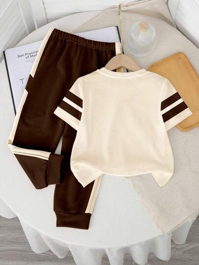 SHEIN مجموعة قميص وبنطلون قصير بأكمام قصيرة للأولاد بطراز كلاسيكي مريح وفضفاض بشعار الحصان الرياضي، مناسب للربيع والصيف، قطعتان