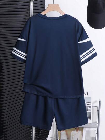 SHEIN طقم قصير الأكمام وشورت بطراز الشارع الفضفاض للفتيان المراهقين