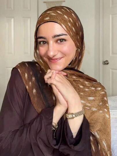 قطعة واحدة من الحجاب النسائي بطراز بوهيمي مطبوع بألوان مائية، وشاح واقي من الشمس متعدد الألوان، شال أنيق متعدد الاستخدامات مناسب للاستخدام اليومي (هذا الحجاب مصنوع من مادة مطبوعة خفيفة أحادية الجانب، المقاس 70*180 سم. قد يختلف التأثير الفعلي للارتداء حسب