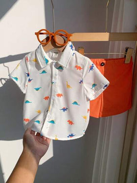 SHEIN مجموعة قميص وشورت للأطفال حديثي الولادة جنسين، قميص بأكمام قصيرة مطبوع بطبعة ديناصور ملونة وشورت برتقالي، ملابس صيفية عصرية وجميلة