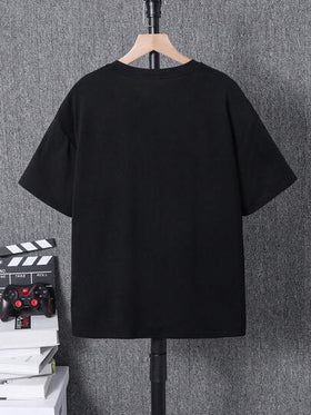 SHEIN تي شيرت كاجوال بأكمام قصيرة وياقة طاقم مطبوع بأنماط غريبة مع قبعة، موضة صيفية مناسبة للربيع/الصيف، للارتداء اليومي، الرياضة، الخروجات، المدرسة، الحفلات، المهرجانات، التصوير الفوتوغرافي