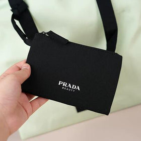 Prada حقيبة تسوق خضراء مع جيب أسود قابل للفصل، حقيبة مستحضرات التجميل، مجموعة منظم مستحضرات التجميل من القماش المطلي، حقيبة مستحضرات التجميل للسفر