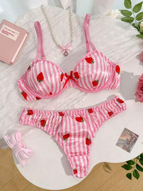 PetitDoll مجموعة ملابس داخلية نسائية مكونة من 2 قطعة، مزينة بطبعات الفراولة والدانتيل الرقيق، مناسبة للعطلات