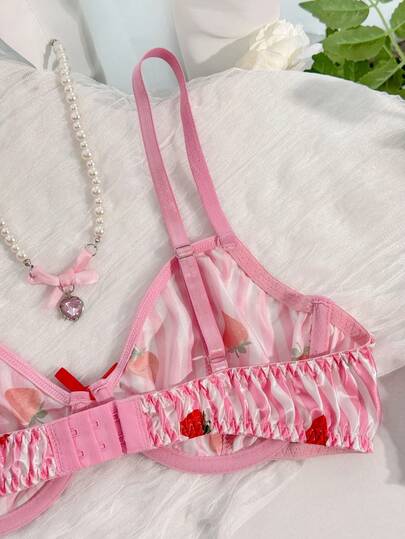 PetitDoll مجموعة ملابس داخلية نسائية مكونة من 2 قطعة، مزينة بطبعات الفراولة والدانتيل الرقيق، مناسبة للعطلات