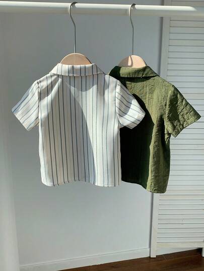 SHEIN مجموعة قميص كاجوال بأكمام قصيرة منسوجة للأطفال الرضع الجنسين، ملابس أطفال للربيع والصيف، 2 قطعة/مجموعة