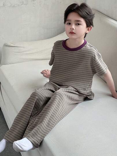 Dazy Kids طقم بيجامة صيفي للأولاد المراهقين، ملابس علوية كاجوال بأكمام قصيرة مخطط وبنطلون