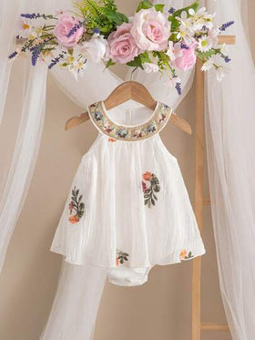 SHEIN رومبير رومبر فضفاضة للأطفال الرضع البنات مزينة بشريط مطرز أنيق وجميل، أبيض عاجي
