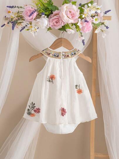 SHEIN رومبير رومبر فضفاضة للأطفال الرضع البنات مزينة بشريط مطرز أنيق وجميل، أبيض عاجي
