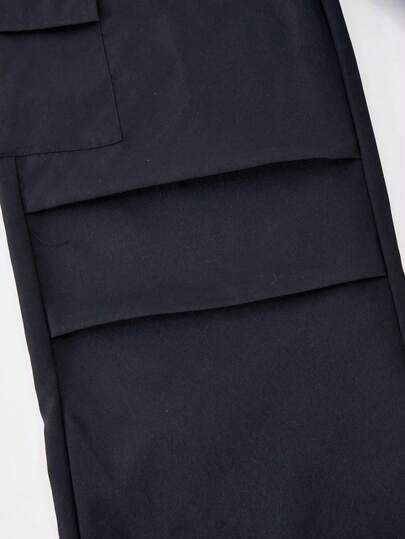 SHEIN Sparklyn مجموعة بنطلون وتي شيرت للبنات المراهقات، تي شيرت قصير الأكمام بياقة على شكل حرف V مع فيونكة وطباعة أرقام/حروف، مقترن مع بنطلون كارجو ذو ساق مستقيمة، طراز رياضي كاجوال مناسب للارتداء اليومي والتمارين في الربيع/الصيف