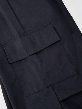 SHEIN Sparklyn مجموعة بنطلون وتي شيرت للبنات المراهقات، تي شيرت قصير الأكمام بياقة على شكل حرف V مع فيونكة وطباعة أرقام/حروف، مقترن مع بنطلون كارجو ذو ساق مستقيمة، طراز رياضي كاجوال مناسب للارتداء اليومي والتمارين في الربيع/الصيف