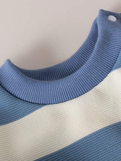 SHEIN طقم ملابس كاجوال للأطفال حديثي الولادة، يتكون من ملابس علوية بياقة طاقم وأكمام طويلة مطبوعة برسوم كرتونية وبنطال بخصر مطاطي وأساور، مناسب للارتداء اليومي والشارع