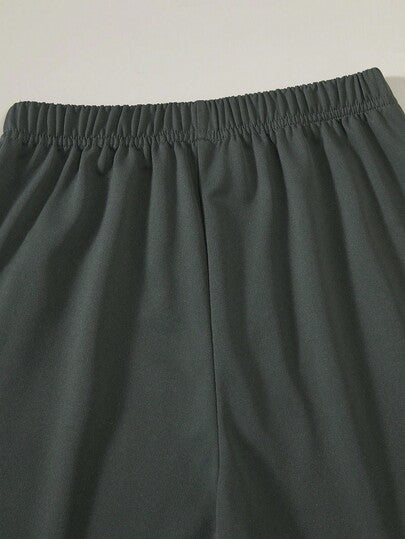 SHEIN مجموعة قميص وشورت مخطط بياقة طاقم للأولاد المراهقين، طقم كاجوال للاستخدام اليومي قطعتان