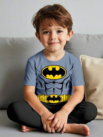 BATMAN X SHEIN مجموعة بيجامة مكونة من ملابس علوية كاجوال بأكمام قصيرة مطبوع عليه خفافيش وبنطلون ضيق مناسبة للربيع والصيف، 2 قطعة/طقم