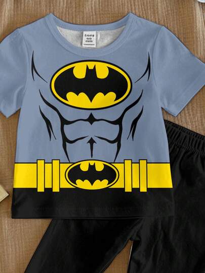 BATMAN X SHEIN مجموعة بيجامة مكونة من ملابس علوية كاجوال بأكمام قصيرة مطبوع عليه خفافيش وبنطلون ضيق مناسبة للربيع والصيف، 2 قطعة/طقم