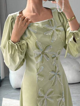 Yasmyna فستان أنيق للنساء بأكمام فانوس مطرز بالزهور والشبك، بياقة مربعة على الطراز العربي، موسم الخريف