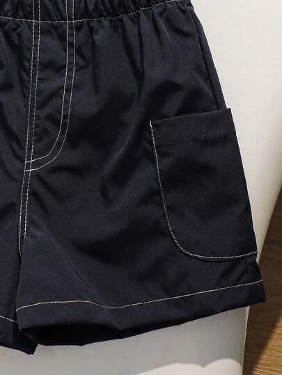 SHEIN مجموعة من قطعتين للأطفال الصبيان، تتكون من ملابس علوية كاجوال قصيرة الأكمام مطبوعة بحرف وشورت ذو خصر مطاطي، مناسبة للصيف