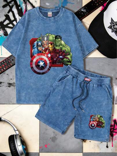 طقم تيشيرت وشورت مغسول بتصميم مشترك مع Marvel، يتميز بتوضيحات شخصيات أفنجرز