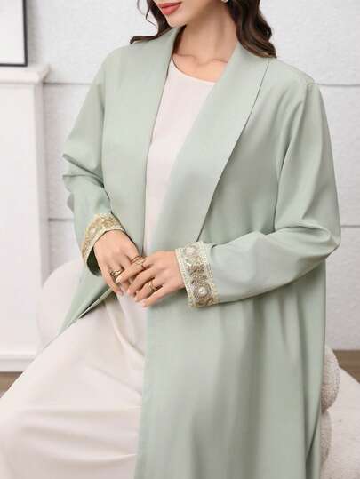 Al Najma رمضان عباءة أنيقة فاخرة مزينة بالتصميم المرقع والدانتيل الذهبي ذات الياقة الخضراء للخروجات والمناسبات