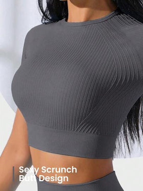 Gameset SHEIN Sport بدلة رياضية نسائية من قطعتين (توب وبنطلون) ذات لون أحادي مصنوعة من قماش مرن وناعم، بأكمام قصيرة، مناسبة للتمارين الرياضية والتدريبات