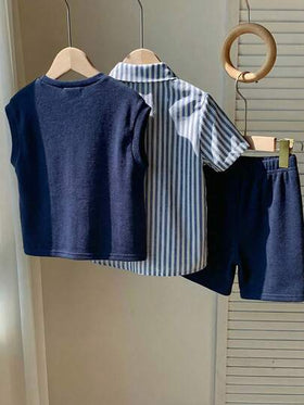 SHEIN مجموعة 3 قطع من سترة كاجوال، قميص مخطط، وشورت للأولاد الصغار، مناسبة لحفلات عيد الميلاد، الحفلات المسائية، الحفلات، الزفاف، المدرسة، المعمودية، حفلات استقبال المولود، الربيع/الصيف/الخريف