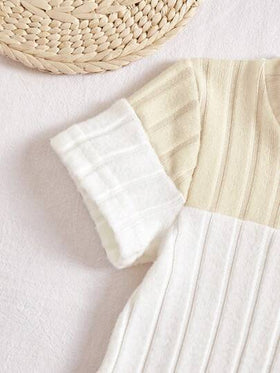 SHEIN Vintaside Kids مجموعة ملابس علوية ذو ألوان متباينة وبنطلون أزرق للأطفال/الأولاد الرضع، بدلة كاجوال مريحة متعددة الاستخدامات للصيف، قطعتان