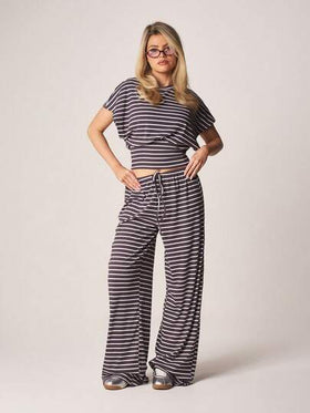 MISSGUIDED مجموعة قطعتين مخططة تتكون من توب قصير وبنطلون ساق واسعة مع رباط، ملابس منزلية كاجوال من الحياكة المضلعة، أزياء متناسقة للربيع والصيف