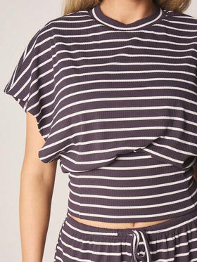 MISSGUIDED مجموعة قطعتين مخططة تتكون من توب قصير وبنطلون ساق واسعة مع رباط، ملابس منزلية كاجوال من الحياكة المضلعة، أزياء متناسقة للربيع والصيف