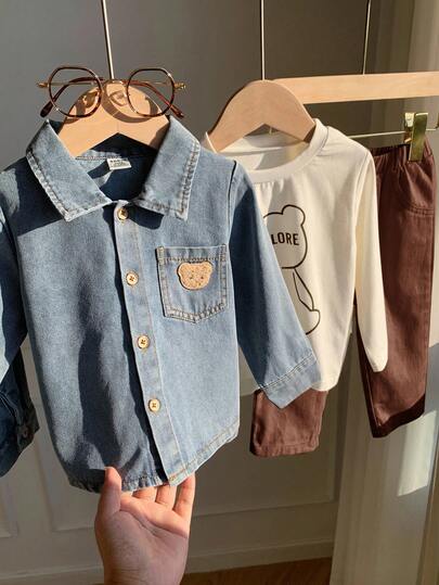 SHEIN 3 قطع طقم ملابس للأطفال الصبيان للخريف/الشتاء، جاكيت جينز دب كاجوال، تي شيرت أبيض بأكمام طويلة، بنطلون بيج، مناسب لحفلة عيد الميلاد، الحفلات المسائية، حفلات الزفاف، حفلات استقبال المولود، المعمودية وعيد الميلاد الأول، ملابس كيوت للروضة