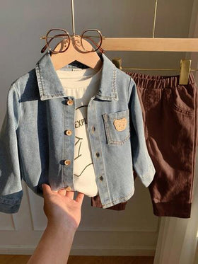 SHEIN 3 قطع طقم ملابس للأطفال الصبيان للخريف/الشتاء، جاكيت جينز دب كاجوال، تي شيرت أبيض بأكمام طويلة، بنطلون بيج، مناسب لحفلة عيد الميلاد، الحفلات المسائية، حفلات الزفاف، حفلات استقبال المولود، المعمودية وعيد الميلاد الأول، ملابس كيوت للروضة