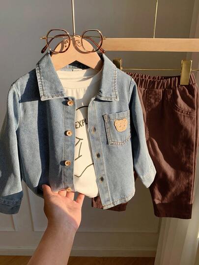 SHEIN 3 قطع طقم ملابس للأطفال الصبيان للخريف/الشتاء، جاكيت جينز دب كاجوال، تي شيرت أبيض بأكمام طويلة، بنطلون بيج، مناسب لحفلة عيد الميلاد، الحفلات المسائية، حفلات الزفاف، حفلات استقبال المولود، المعمودية وعيد الميلاد الأول، ملابس كيوت للروضة