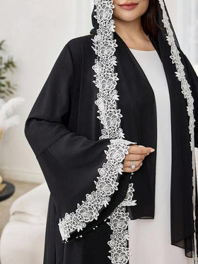 Al Najma عباءة نسائية أنيقة ذات لون أحادي بتصميم عربي بأكمام واسعة مزينة بزخارف زهرية