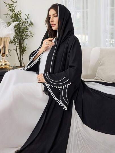 Al Najma عباية أنيقة بتصميم لحمة مع أكمام واسعة وكرات صوفية للنساء ذوات الأحجام الكبيرة