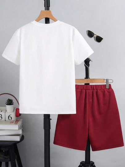 SHEIN مجموعة من قميص كم قصير مطبوع عليه حرف متباين وشورت للأولاد المراهقين، مريحة وعملية وبسيطة ومتعددة الاستخدامات، ناعمة وقابلة للارتداء اليومي، للمدرسة والسفر والرياضة في فصلي الربيع والصيف، قطعتان